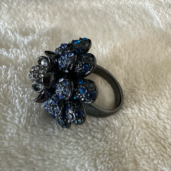 Joan Rivers Blue Pave and Clear Rhinestone Flower Set in Gunmetal. Size 8. - Picture 2 of 11